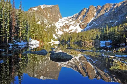 Hallett Peak odbity w Dream Lake