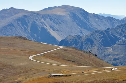 Droga Trail Ridge Road w wysokich górach